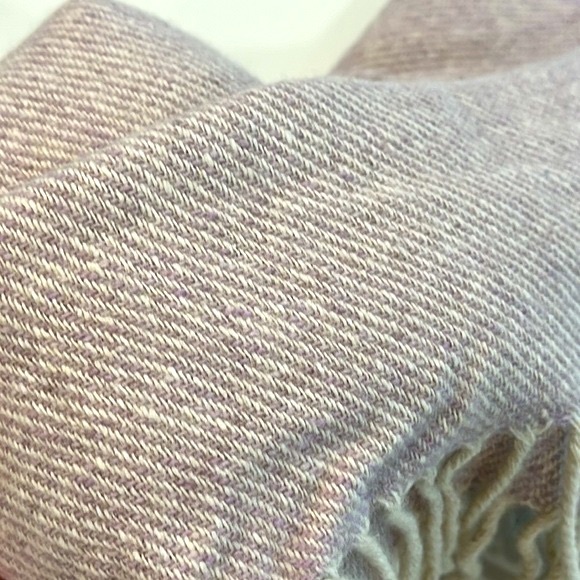 NWT Colombo 100% Cashmere Lavender Purple White Print Scarf Rectangular Fringe - Picture 3 of 7